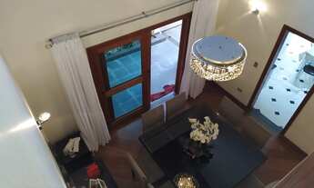 Imagem 6: Lindo sobrado em rua com guarita