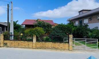 Imagem: Duas Casas no Bairro Areias de Palhocinha