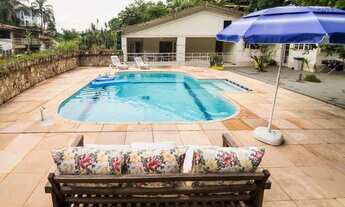 Imagem: Ótima Casa com 3 Suítes e Piscina, dentro