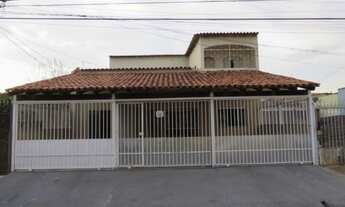 Imagem: Excelente Imóvel, são três casa o mesmo