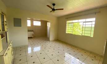 Imagem 2: Casa com três quartos em área comercial de Águas de São Pedro