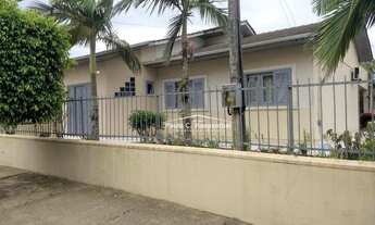 Imagem: Casa de Alvenaria com 4 dormitórios sendo