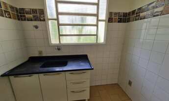 Imagem 6: Imóvel para venda tem 300 metros quadrados, com edícula no fundo que possui habite-se