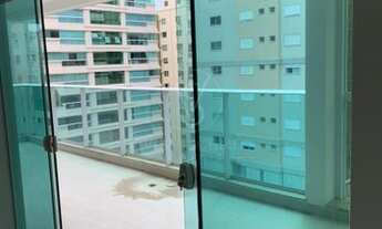 Imagem 4: DE FRENTE AVENIDA NO CORAÇÃO DE MEIA PRAIA