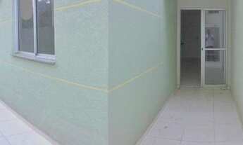 Imagem 6: Apartamento 2 quartos. Térreo com 2 área externas e garagem numerada. Prédio com praça int