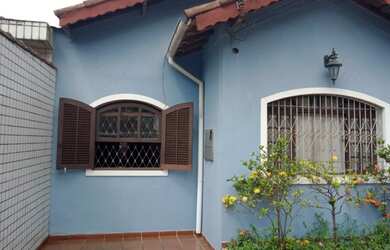 Imagem 2: Casa térrea em ótima localização, muito ensolarada, com jardim arvores frutíferas