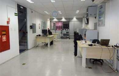 Imagem 6: EXCELENTE IMOVEL COMERCIAL-Prédio Inteiro com Area Construida 2.315 m²-Na Saida Metrô São