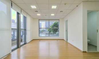 Imagem: Sala com 3 Dormitorio(s) localizado(a) no