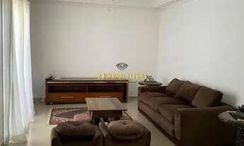 Imagem 2: Casa de Alto Padrão mobiliada com 3 suítes para locação no Condomínio Arujá Hills III - Ar