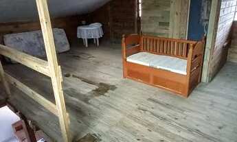 Imagem 2: Apartamento piso superior com 3 quartos, 2 wc, edicula churrasq, garagem coberta