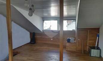 Imagem 2: Sobrado para venda tem 208 m2 com 4 quartos em Cidade Industrial - Curitiba - PR