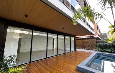 Imagem 3: CASA NO ESTALEIRO PERTO DO MAR 4suít. 6bwc, 2vg, piscina priv venha conhecer e se apaixone