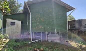 Imagem 4: Casa em Porto Alegre, no bairro Vila Nova, com 1 dormitório(s), e 1 banheiros, à