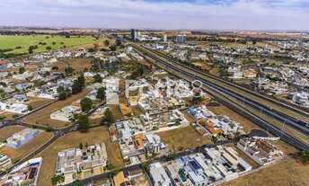 Imagem 3: Terreno de 360 m² no Condomínio Village La Montagne, Localização Privilegiada e Lazer Comp