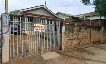 Imagem 1: Ótima Oportunidade! Terreno Amplo com Casa de Madeira na Vila Santo Antônio - Maringá