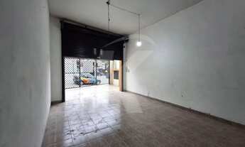 Imagem 2: Salão comercial com 1 banheiro, porta de aço e 1 vaga de garagem