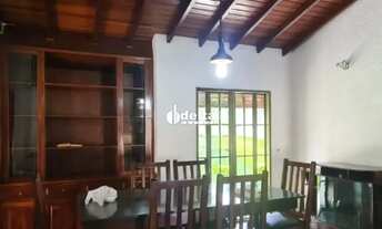 Imagem 2: Casa disponível para venda no bairro Cidade Jardim em Uberlândia-MG