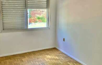 Imagem 2: Apto de 02 dorm no Passo da Areia, de fundos, sol da manhã, 01 lance de escada