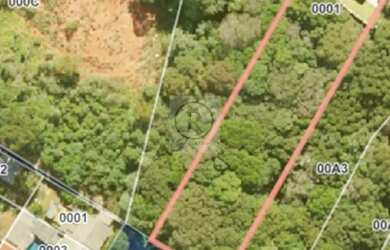 Imagem 2: Terreno predominantemente plano em formato retangular, região residencial em Colombo. Zone