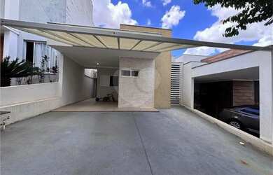 Imagem: Casa à venda com 3 quartos, sendo 1 suíte