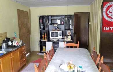 Imagem 5: Casa de madeira, conta com 02 dormitórios, sala, cozinha, banheiro social, área de serviço