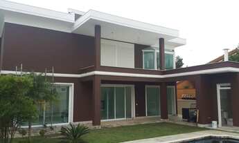 Imagem 3: Casa de condomínio com 4 suítes todas com cloused sendo uma Master e piscina