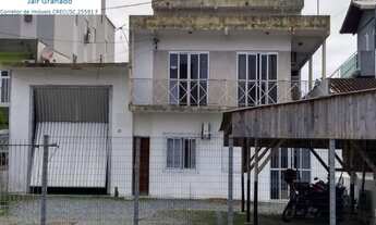 Imagem: Casa de dois andares em Balneário Camboriú