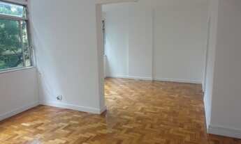 Imagem 4: Ótimo apartamento de frente com 2 vagas de garagem e localização privilegiada! Composto po