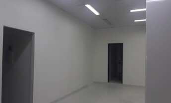 Imagem: Loja tem 182 metros vão livre 2 banheiros