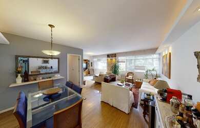 Imagem 2: Apartamento reformado a venda, 110m², 2 quartos sendo 1 suíte. Sala ampliada com quarto re