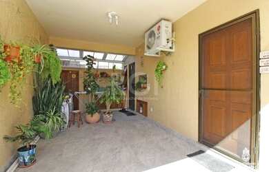 Imagem 3: Porto Alegre - Casa Padrão - Tristeza