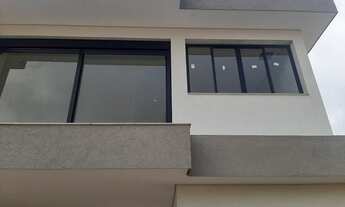 Imagem 2: Casa em Alphaville, Costa Laguna, 270 m2, 4 suítes, piscina