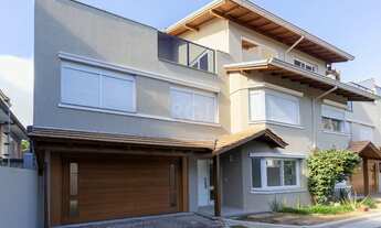 Imagem: Porto Alegre - Casa Padrão - Tristeza