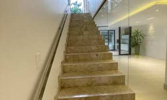 Imagem 3: Casa Alphaville 1 Salvador, 689m², 4 Suítes, 5 Vagas de Garagem, Nascente, Fino Acabamento