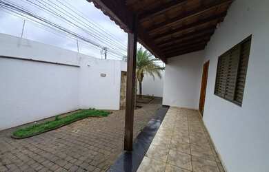 Imagem 4: Excelente Casa para aluguel no Bairro Santa Mônica - Uberlândia - MG