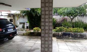 Imagem 4: Pilotis,250mts do mar Primeiro andar 120mts 3 quartos+dep 03 garagens