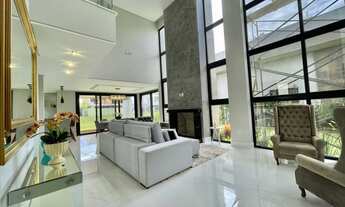 Imagem 2: Sobrado em condomínio fechado de 4 suítes, finamente mobiliado e decorado!