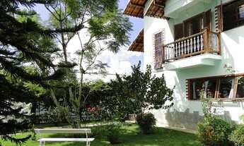 Imagem 2: Casa para venda tem 670 metros quadrados com 3 quartos em Golfe - Teresópolis - RJ