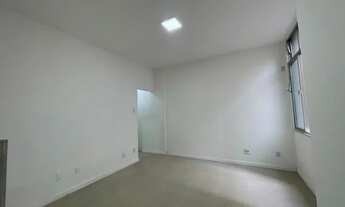 Imagem 2: Praia de Icaraí, vazio, reformado, 3 quartos com vaga R$750mil!