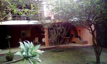 Imagem 4: Ampla casa para alugar no Brooklin com amplo quintal repleto de árvores frutíferas