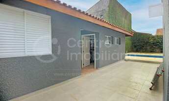 Imagem 4: CASA à venda com piscina e 4 quartos em Peruíbe, no bairro Centro