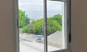 Imagem 4: Apartamento de dois dormitórios, banheiro e sala no bairro da Azenha em Porto Alegre