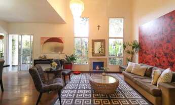 Imagem 4: Casa de condomínio com 5 suítes, jardim e churrasqueira. Perto do metrô