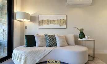 Imagem 5: Studio decorado com sacada e vista mar