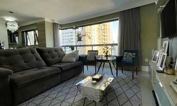 Imagem 2: Venda ou Locação a poucos metros do mar, este apartamento de alto padrão oferece