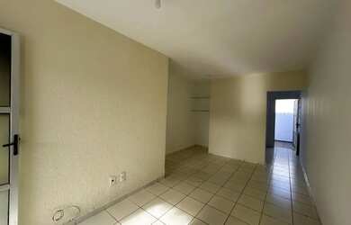 Imagem 6: Casa à Venda na Cidade Universitária Rua Pública, Espaçosa e Financiável