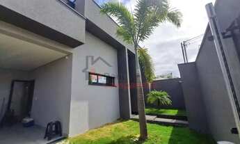 Imagem: Casa de alto padrão com 3 suítes e piscina