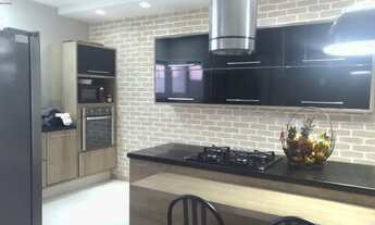 Imagem 7: Casa em alto padrão no Residencial dos Ipês/Macaé-RJ, com 04 suítes, sendo 1 master, área