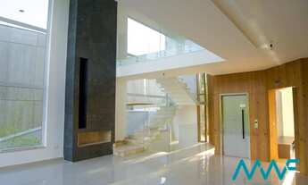 Imagem 4: Casa Seminova com Elevador - 4 Suítes - 2 Piscinas Aquecidas- Oportunidade!