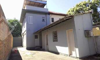 Imagem 2: PORTO ALEGRE - Casa Padrão - Floresta